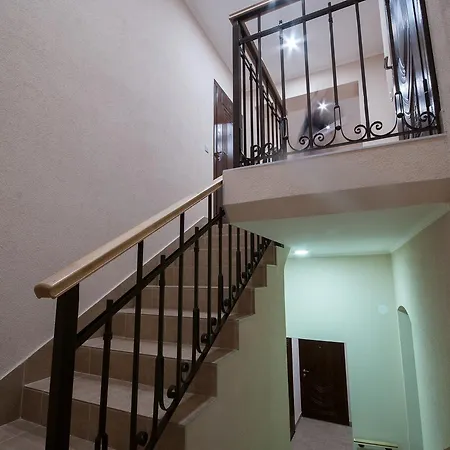 Wonderful Flat On Center